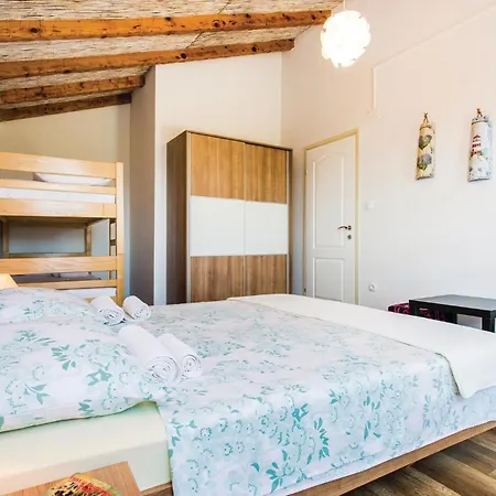 Дом отдыха Awesome In Krk With Wifi Крк