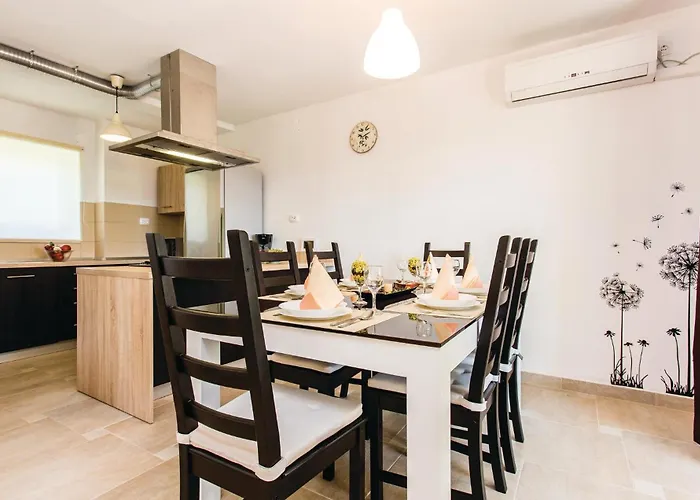 Awesome In Krk With Wifi Prázdninový dům Krk Town